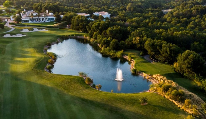 Las Colinas Golf & Country Club Residences