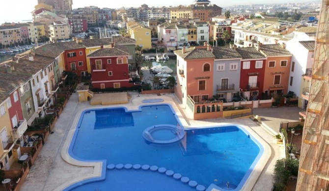 Valencia, ideally located 3bed-2bath apart.Few mints walk from beach,pool,shop.