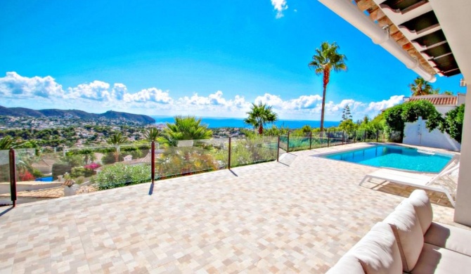 Suerte - sea view villa with private pool in Moraira