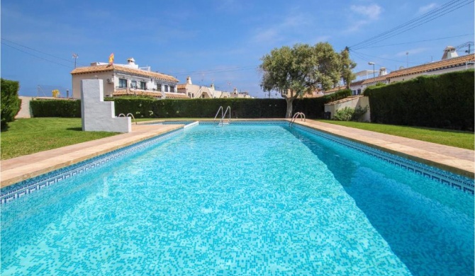 Amazing apartment in Torrevieja w/ Outdoor swimming pool, WiFi and Outdoor swimming pool