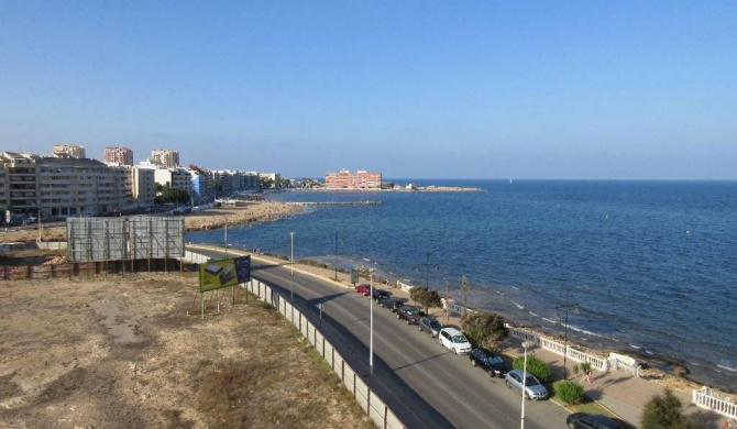 Appartment with swimming pool front of the sea