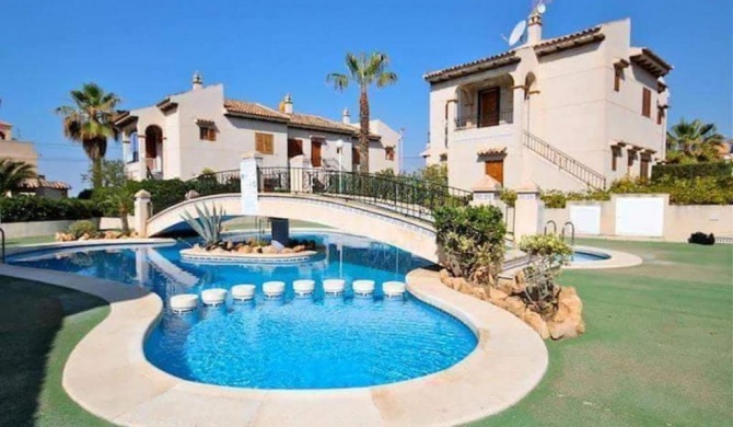 Cozy house near La Mata beach