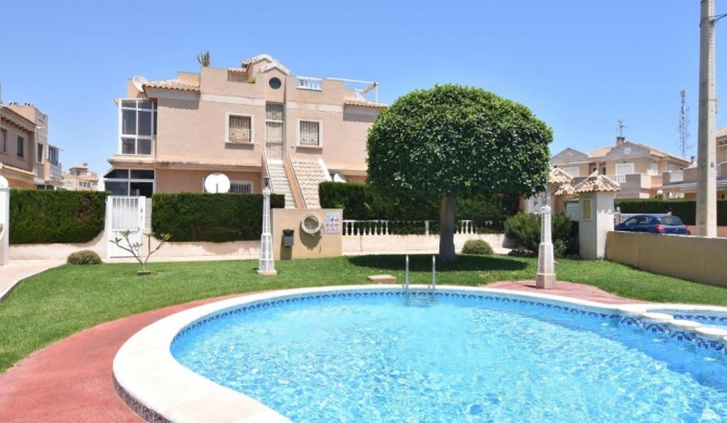 Penthouse Torrevieja near the pool