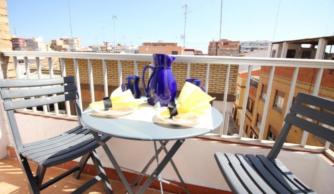 Un impresionante apartamento cerca de la playa/An impressive apartment near the beach.