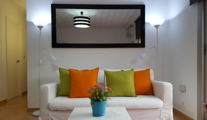 Central Apartment in Valencia with WIFI + Parking.