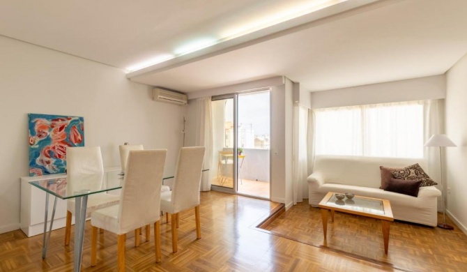 Light and bright apartment in central Valencia