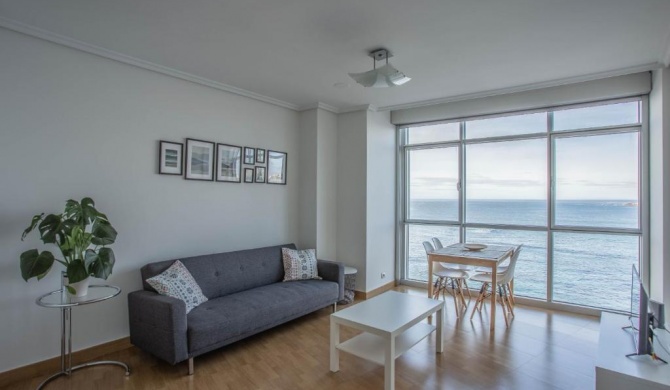 APARTAMENTO EN PRIMERA LINEA DE PLAYA RiAZOR