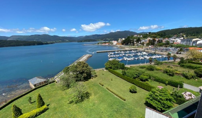 apartamento con vistas al mar y la montaña