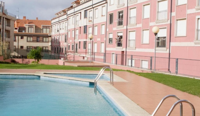 Apartamentos La Perla con piscina y parking