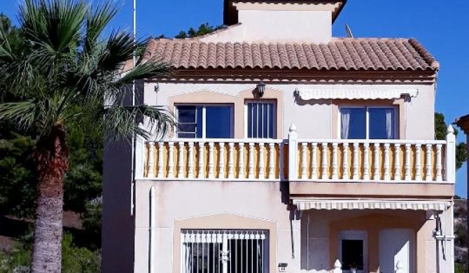 Fabulous detached large villa 5 bedrooms 3 bathrooms backing onto Villamartin Golf Course